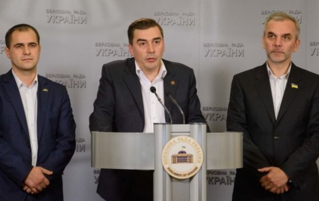 Ще три депутати вийшли з коаліції