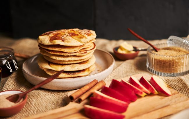 Яблочные оладьи: осенний рецепт, который покорит ваше сердце