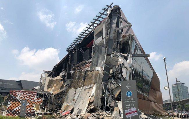 В Мексике обрушилось здание торгового центра