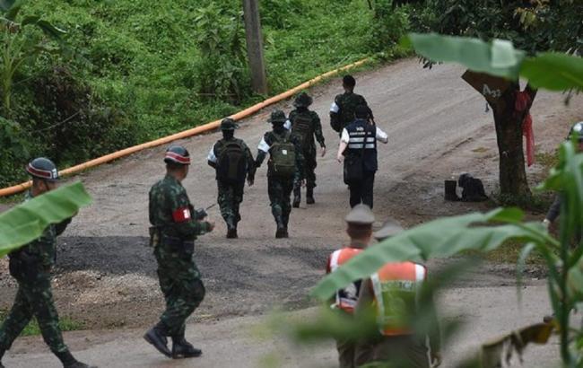 Операцію з порятунку дітей з печери в Таїланді призупинено на 10 годин