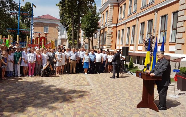 Порошенко впевнений, що восени в Україні піднімуть пенсії