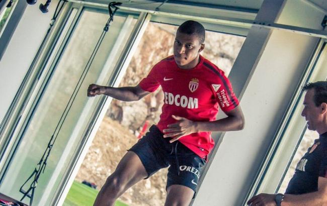 Мбаппе отстранен от тренировок с "Монако"