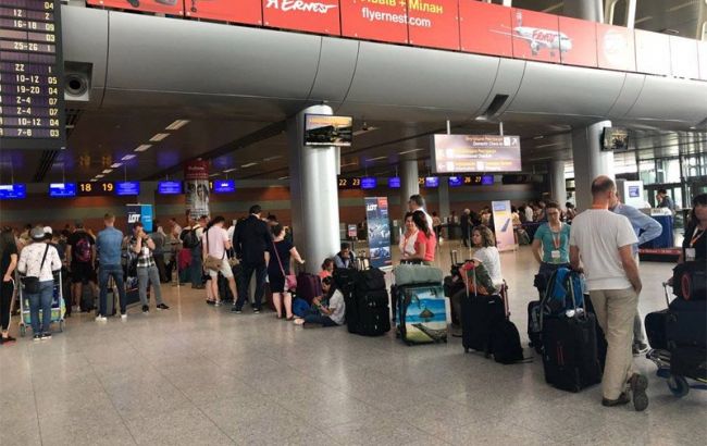 Аэропорт "Львов" временно прекратил обслуживать рейсы Yanair из-за задолженности