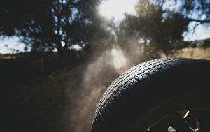 Штрафуют ли за "зимнюю" резину летом: нюансы с законом, ДТП и страховкой