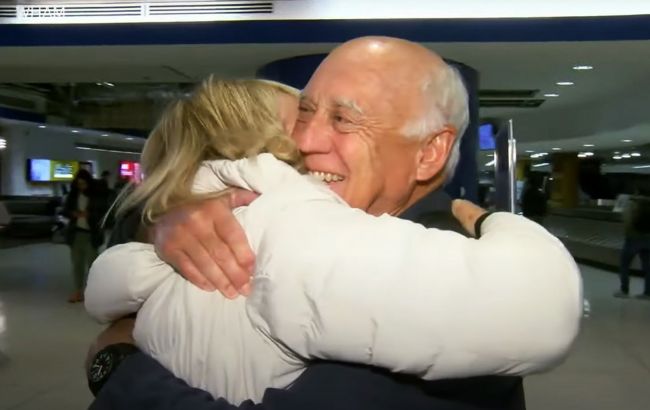 Настоящее рождественское чудо! Мужчина нашел своих родных братьев и сестру через 75 лет после усыновления