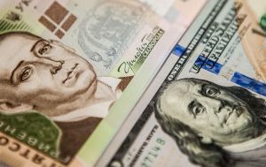 Курс доллара 26 сентября упал до очередного минимума с 2016 года