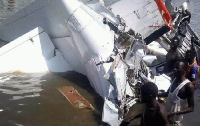 В Южном Судане разбился самолет, погибли 18 человек