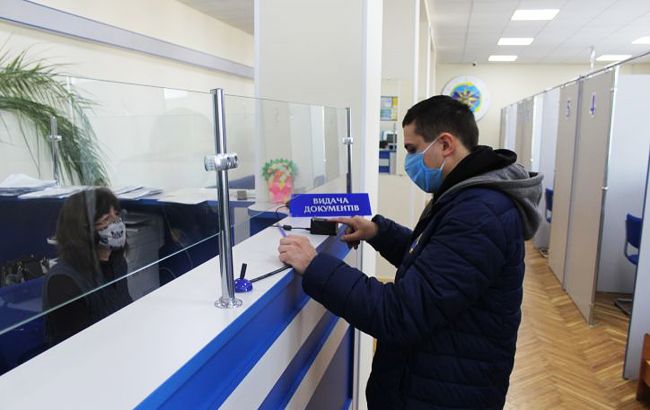 Миграционная служба ослабит карантин с 25 мая: что изменится