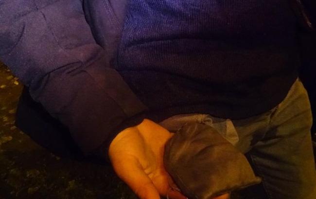 У Києві поліція вилучила у перехожого партію наркотиків