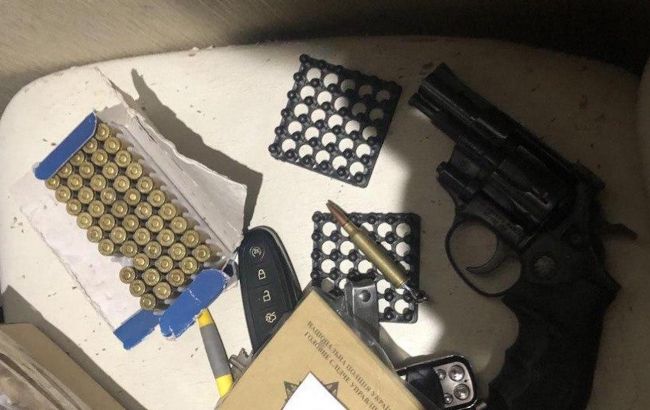 В Кривом Роге пара построила сеть сбыта огнестрельного оружия по Украине