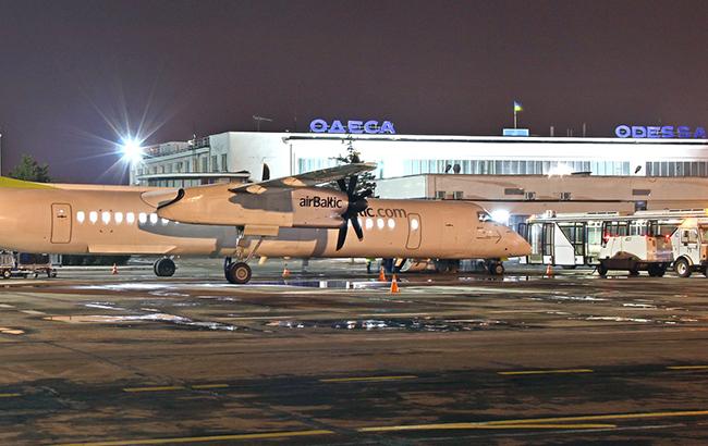 В Одессе совершил экстренную посадку самолет, направлявшийся в Грецию из Киева