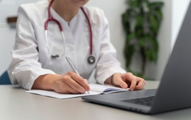 Гроші за хворобу та декрет: як в Україні змінилися ліміти на виплату лікарняних