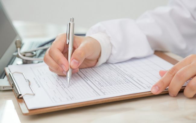 Опасная экономия на красоте: какие документы обязана иметь клиника перед уколами и операциями