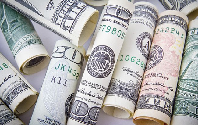 Курс доллара на межбанке в 10:00 сохранился на уровне 25,59 гривен/доллар