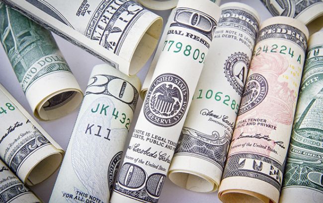 Курс доллара на межбанке 31 августа повысился до 25,70 гривен/доллар