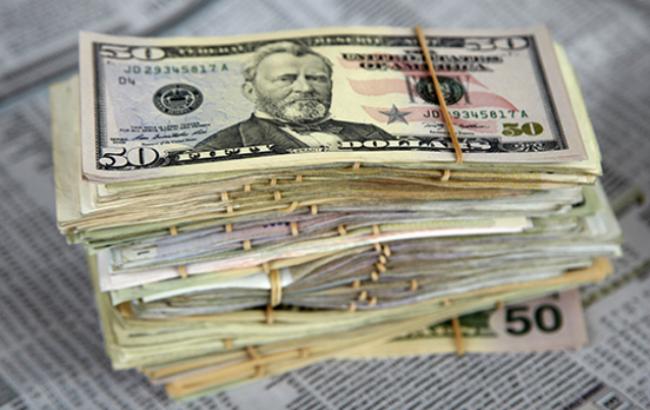 В России курс доллара на бирже упал ниже 54 руб. впервые с начала года