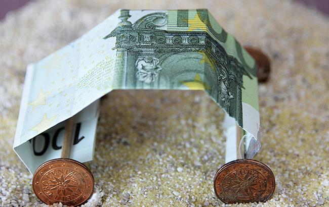 Нацбанк на 16 августа усилил курс гривны к евро