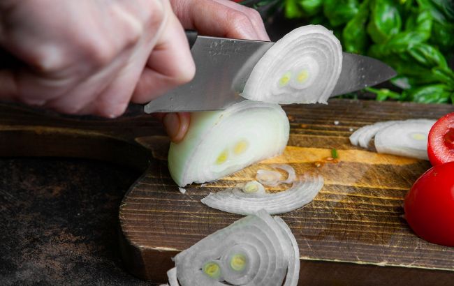 Как резать лук без слез: простой способ, который реально работает