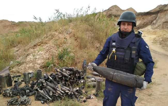 ГСЧС изъяла 150 взрывоопасных предметов после взрывов на складе в Донецкой области