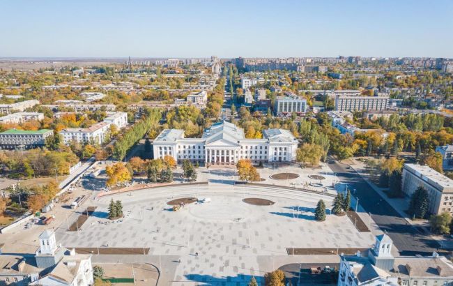 Ракетный удар по Краматорску: повреждены жилые дома, детский сад и школа, есть раненные