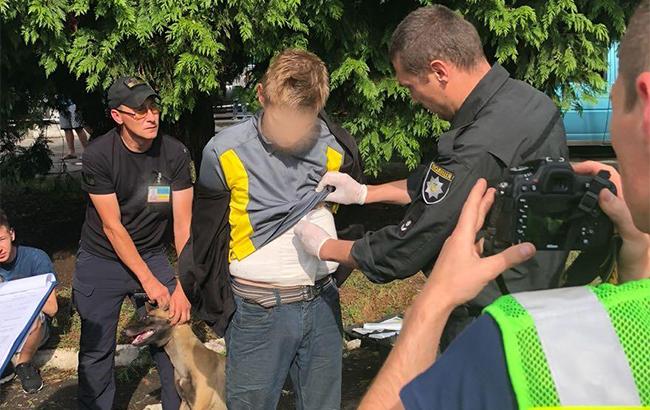 На границе со Словакией у украинца обнаружили 2,5 килограмма марихуаны