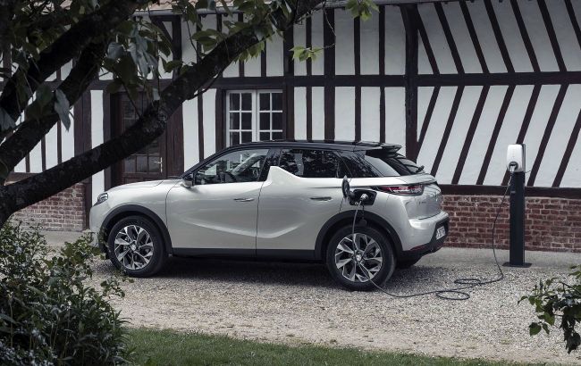 Названы цены и комплектации: первый электрокроссовер DS едет в Украину