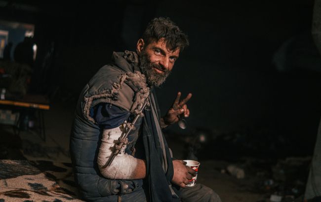 Замовив мені свій улюблений торт: мама Михайла Діанова розповіла про здоров'я захисника Маріуполя