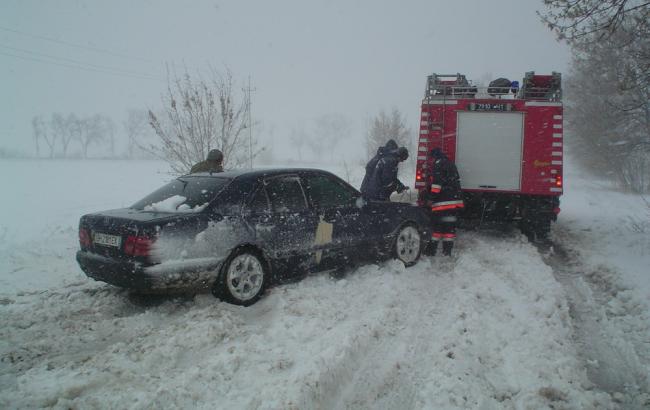 Непогода в Украине: обесточенными остаются 368 населенных пунктов в шести областях