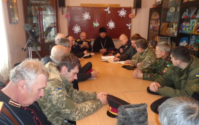 На вулиці Мелітополя хочуть вийти козаки. Поліція каже, що не мають права