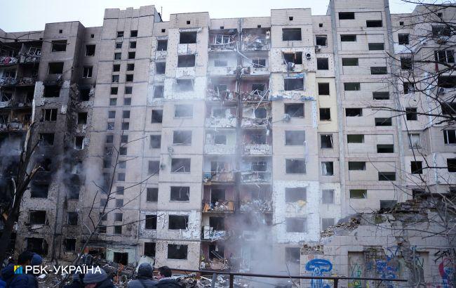 Як виглядає найбільш постраждалий від ракетної атаки район Києва: фоторепортаж