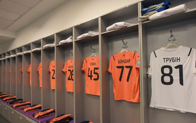 Матчі на острові, дива імпровізації та система дозволів. Як грати у футбол під час війни