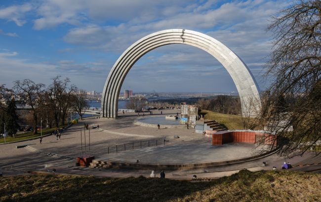 У КМДА відповіли, чи знесуть колишню Арку дружби народів