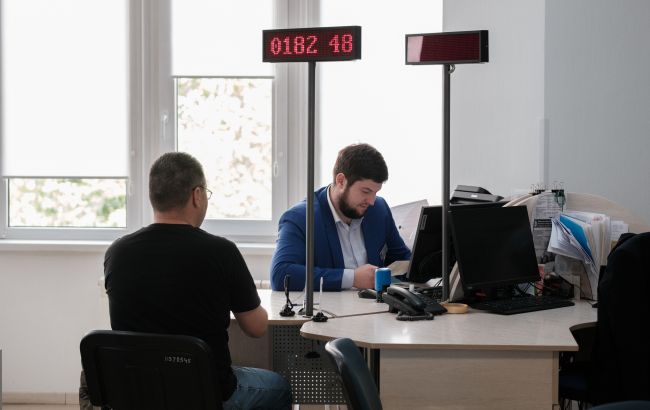 ЦНАПи Києва почали видавати важливі документи на нерухомість: що змінилось