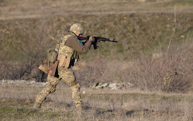 Может ли работодатель вручать повестки сотруднику: объяснение юриста