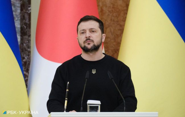 Зеленский провел совещание с командующими фронтом и собрал военный кабинет