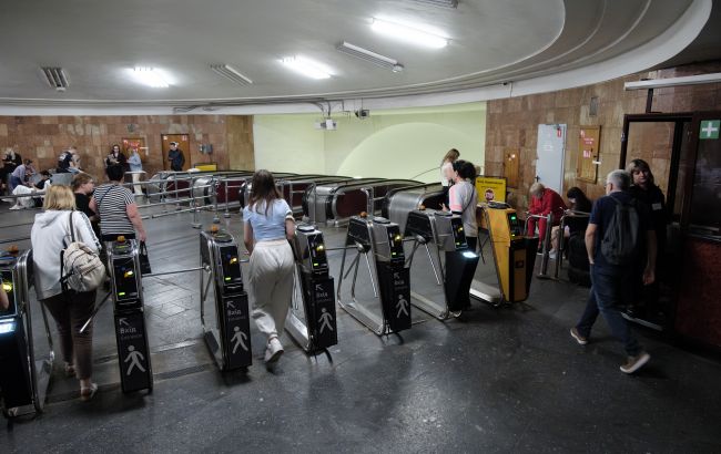 У Києві збій у роботі метро: що сталося і як сплатити за проїзд