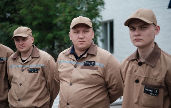 "Щоб запам'ятали не зеком". Чому ув'язнені йдуть на фронт і якою буде їхня служба