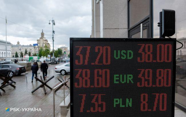 Банки резко повысили курс в отделениях. Столько теперь стоит доллар