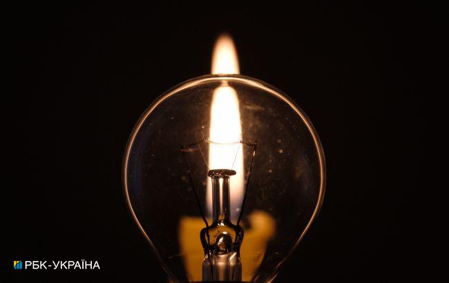 У всіх областях України ввели графіки аварійних відключень світла