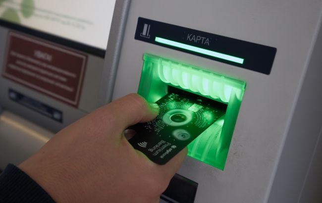 Банк може заблокувати рахунок через перевищення ліміту на перекази: як діяти українцям