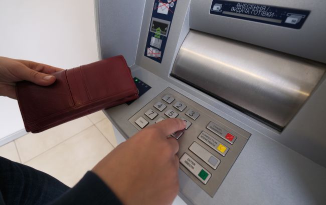 Мінімальна зарплата заморожена на рівні 8 тисяч гривень: коли чекати підвищення