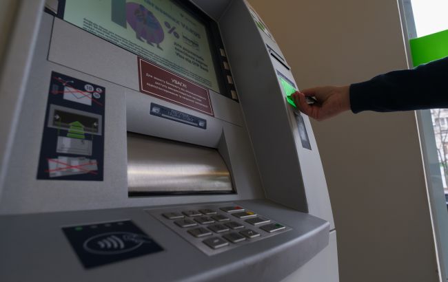 Банки срежут лимиты: сколько можно будет перевести по карте с 1 июня