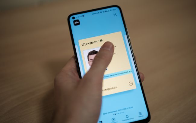 Українцям дозволили керувати "Дія.Карткою" через мобільний застосунок