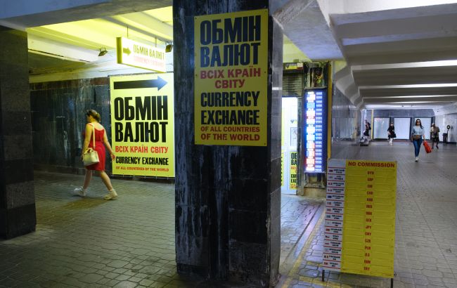 НБУ піднімає курс долара четвертий день поспіль