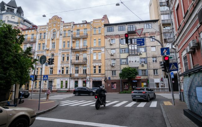 Податкова отримає усі дані українців, що продають товари або здають квартири через інтернет