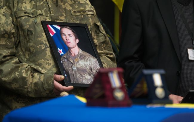 Віддав життя за Україну. У Києві попрощались із 28-річним бійцем з Нової Зеландії