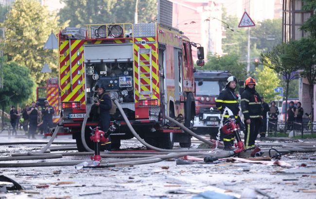 У Києві через нічну атаку РФ пошкоджено посольство Ватикану (фото)