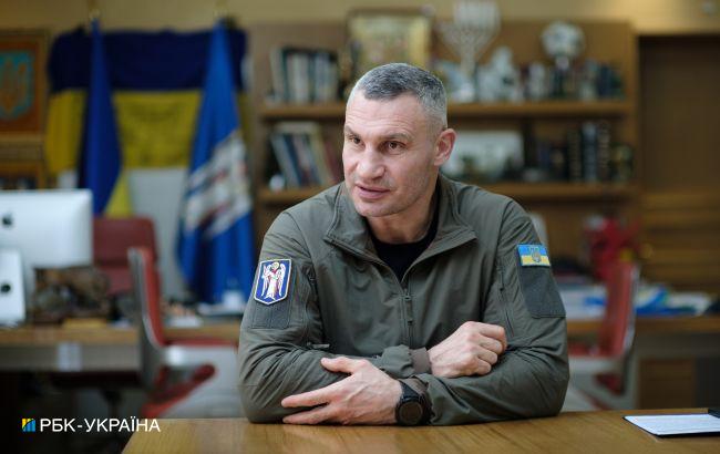 У Києві через повідомлення про мінування з лікарні евакуювали понад 450 людей