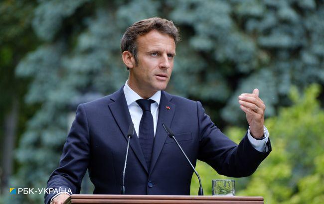 Макрон заявив, що хотів би продовжувати діалог з Путіним