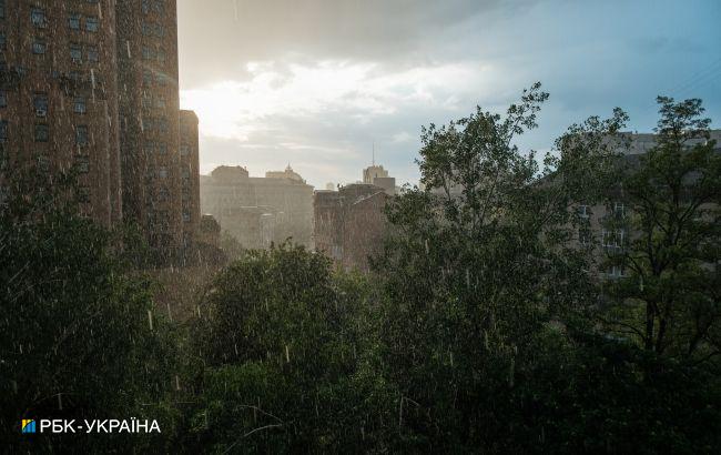 Киев накрыл мощный ливень (видео)